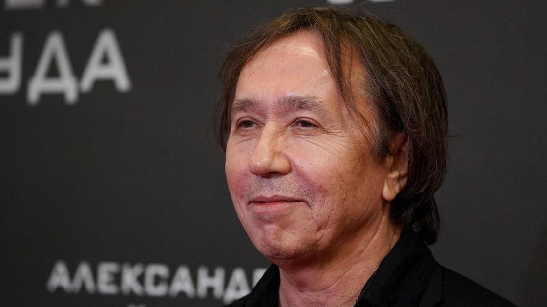 Увел Сотникову у Кузьмина, не удержал Орлову, развелся с Малаховой. Роковой мужчина Ренат Давлетьяров