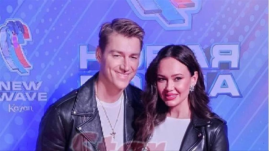 Парный байкерский «лук» и скромные объятия: Алексей Воробьев впервые вышел на дорожку вместе с женой Аидой Гарифуллиной