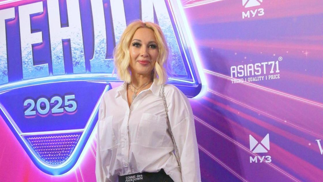 Лера Кудрявцева и Игорь Макаров снова встретились, чтобы провести дочь в первый класс.