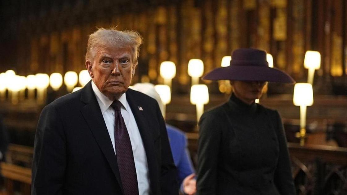 «Неотразимая»: Трамп внимал только Кейт, в то время как Мелания пряталась за шляпой, словно торшер.