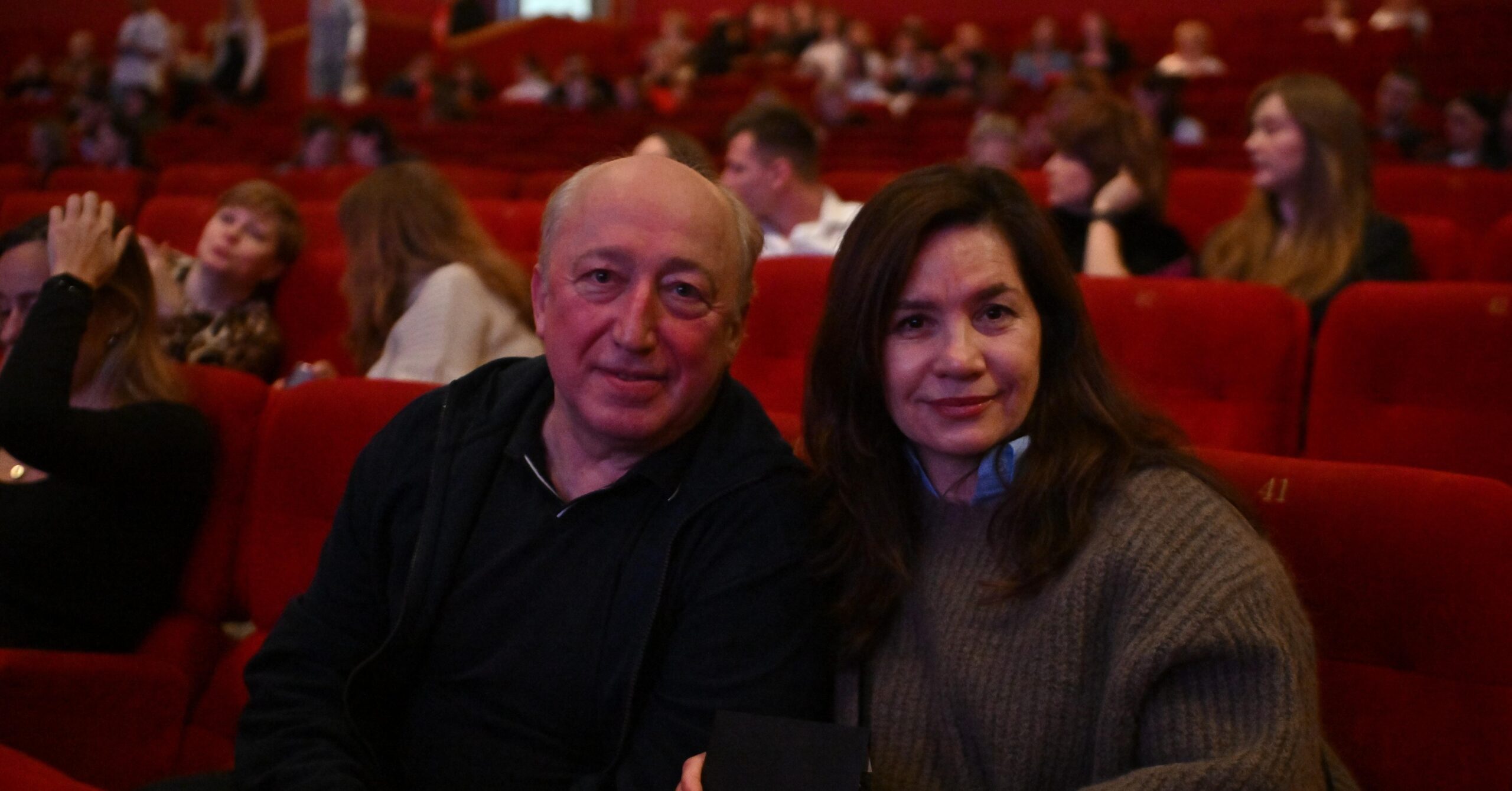 Актер Сергей Степин рассказал, почему он редко проводит время с супругой и детьми.
