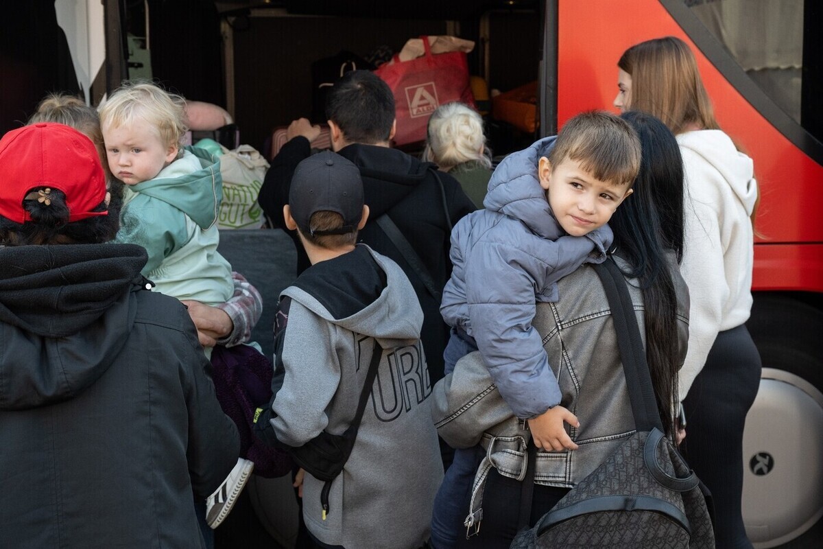 В связи сExplosion in the Oryol region, authorities of Kursk allocated buses to assist passengers.