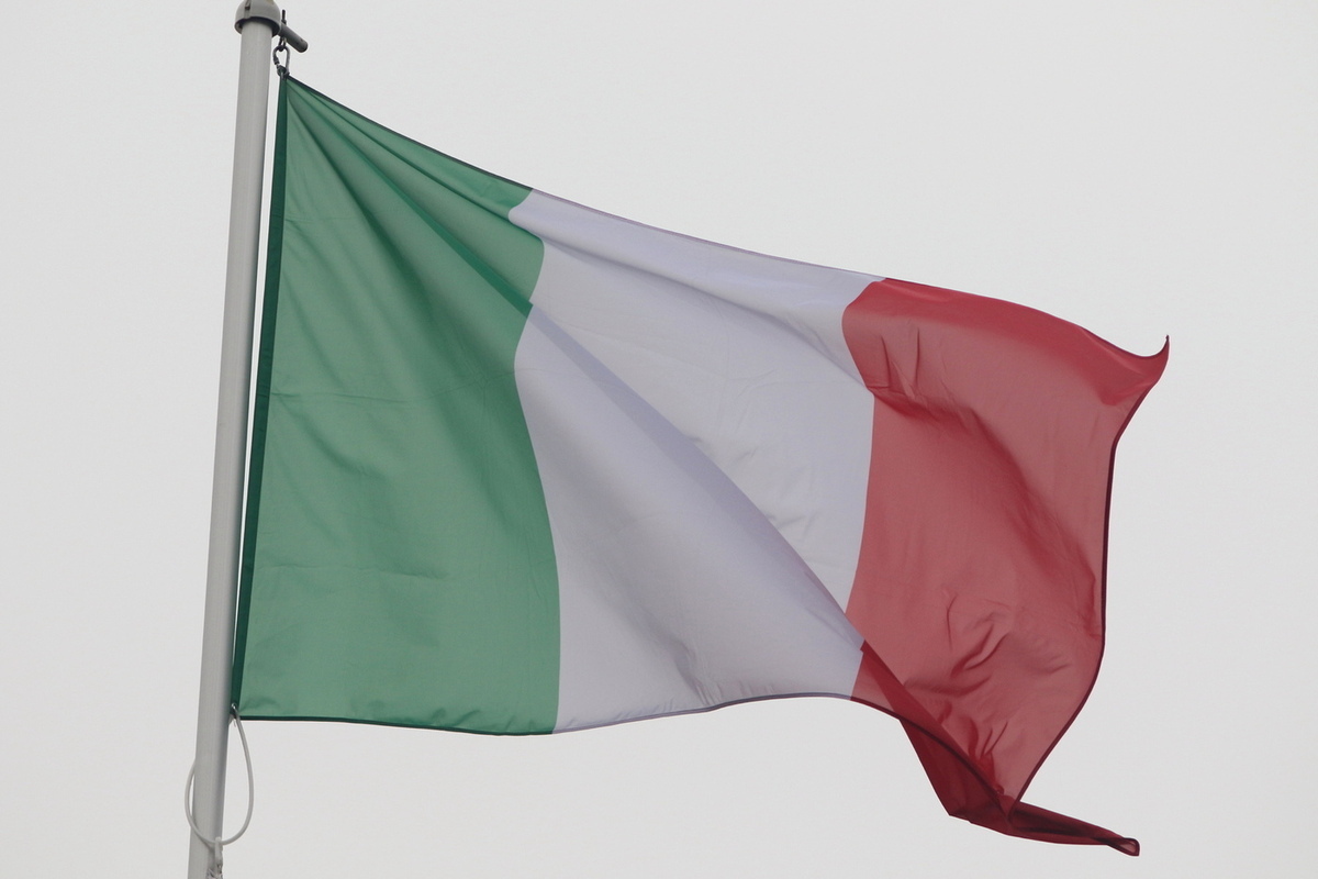 Bergamo News: In Italy, a Truck Carrying Beer Overturned, Captivating the Locals
