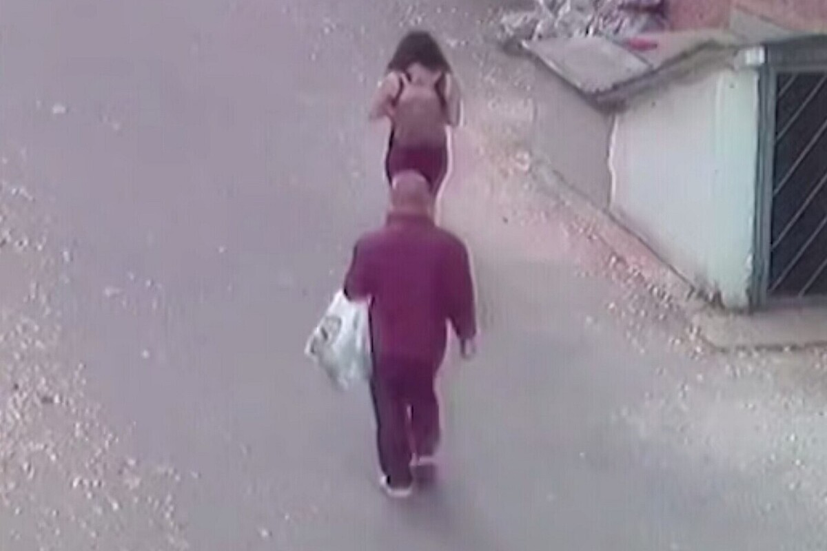 Нападение эксгибициониста на девушку в Подмосковье: в куртке, но без одежды