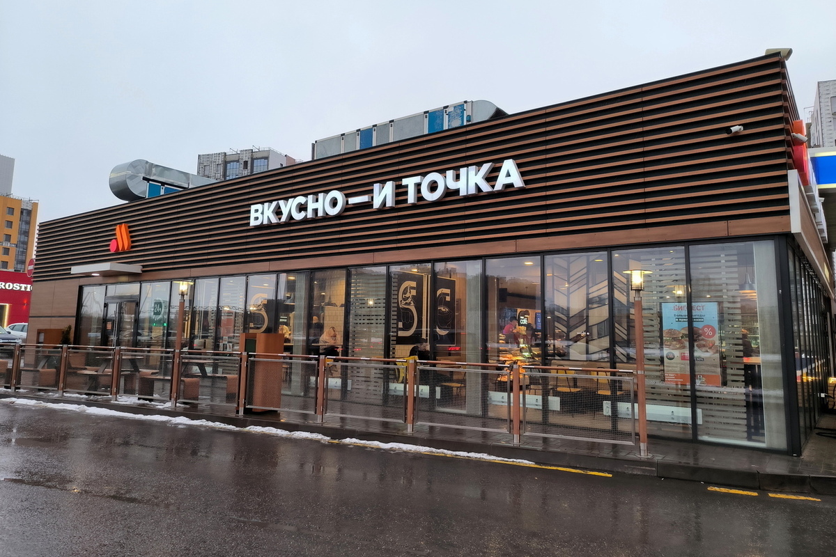 Мусульманин заявил о требованиях к «Вкусно и точка» о компенсации в полмиллиона за бургер с беконом.