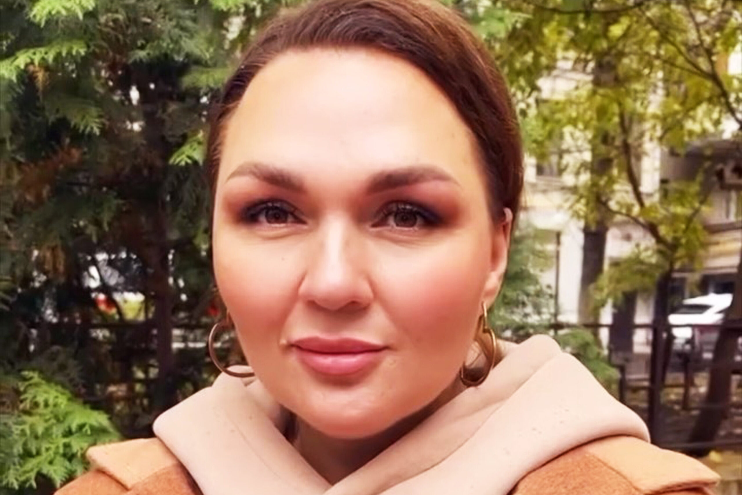 «Я была вынуждена продать свою квартиру в Москве»: Надежда Ангарская рассказала о своих приключениях с финансовой пирамидой.