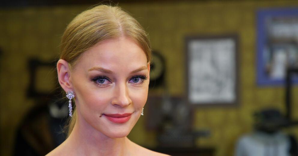 42-летняя Светлана Ходченкова продемонстрировала flawless шпагат.