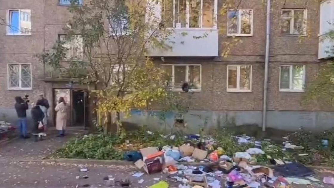 Отец из Уфы, выбросивший трёхлетнюю дочь с четвертого этажа, арестован на два месяца: в суде он нервничал и демонстрировал странные выражения лица.