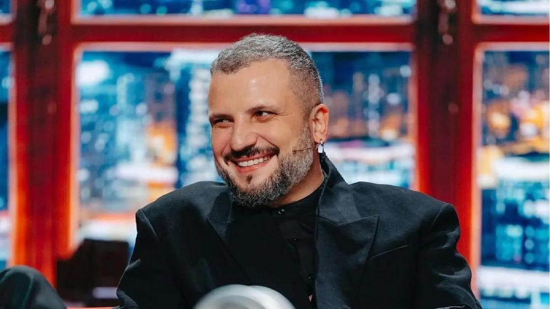 Дмитрий Позов, звезда шоу «Импровизация», рассказывает о разводе после психиатрического лечения и чувстве любви к экс-супруге.