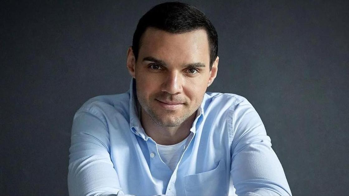«Почти утратил роль Долохова в „Войне и мире“»: Артем Алексеев восстанавливает внешность после мотоциклетной аварии