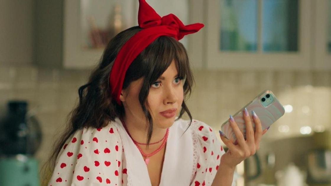 «Сериал посвящен откровенным беседам о сексе»: зрители недовольны «Няней Оксаной» и вспоминают Анастасию Заворотнюк.