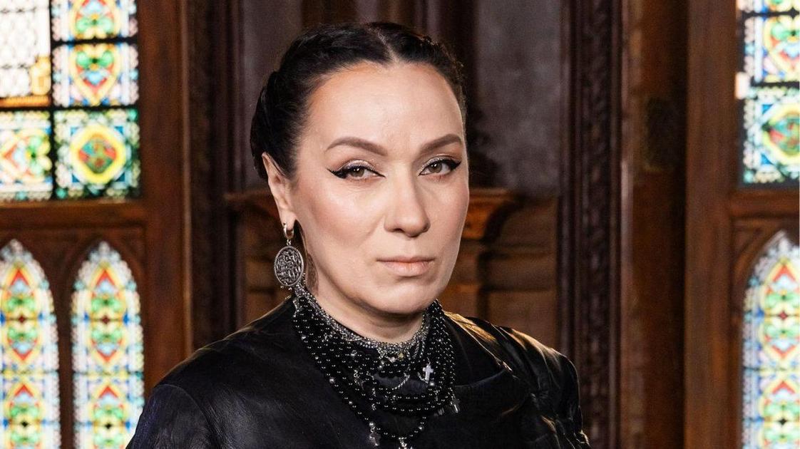 Работа в ломбарде, убийство супруга и скандалы на «Битве экстрасенсов»: всё о Ангелине Изосимовой.