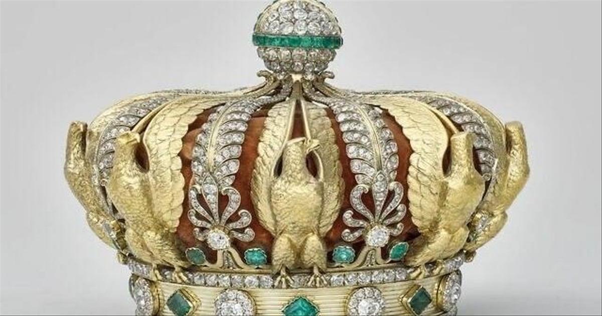 Корона супруги Наполеона выброшена, а 140-каратный бриллиант остался нетронутым: подробности ограбления в Лувре.