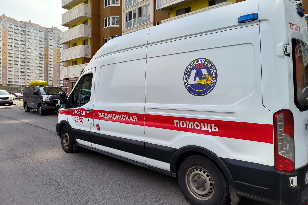 Мужчина умер из-за контакта с грузовиком.