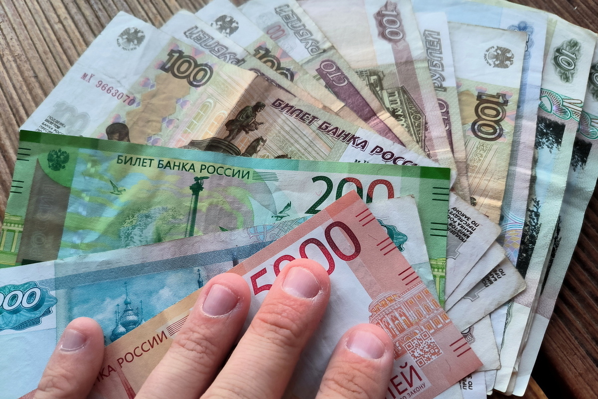 В Нижегородской области арестован инспектор за вымогательство денег у подростка.