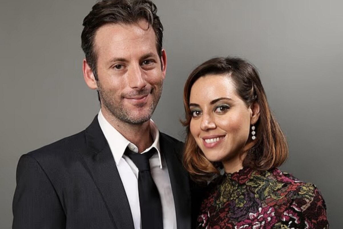 Звезда «Белого лотоса» Обри Плаза поделилась ключевым советом, который помог ей справиться с утратой мужа.