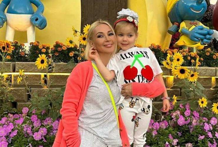 Лера Кудрявцева с удовольствием поделилась успехами своей дочери в танцах.