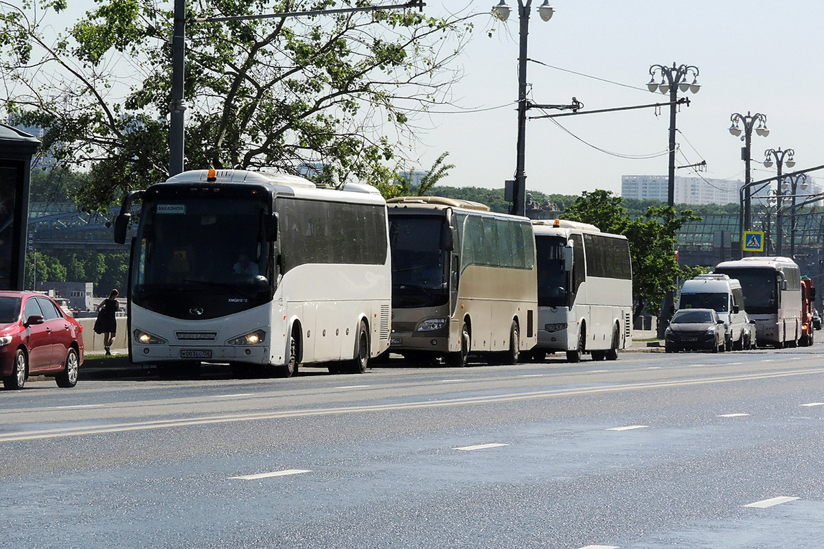 Гид в Карелии не дождался опоздавших туристов и оставил их на острове.