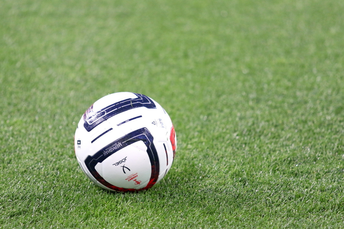 19-летний игрок футбола трагически ушел из жизни сразу после игры.