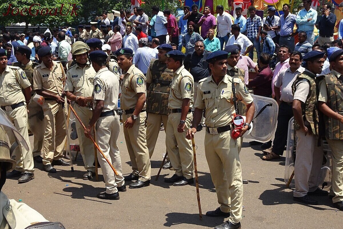 Мужчина похитил младенца у матери и совершил над ним насилие.