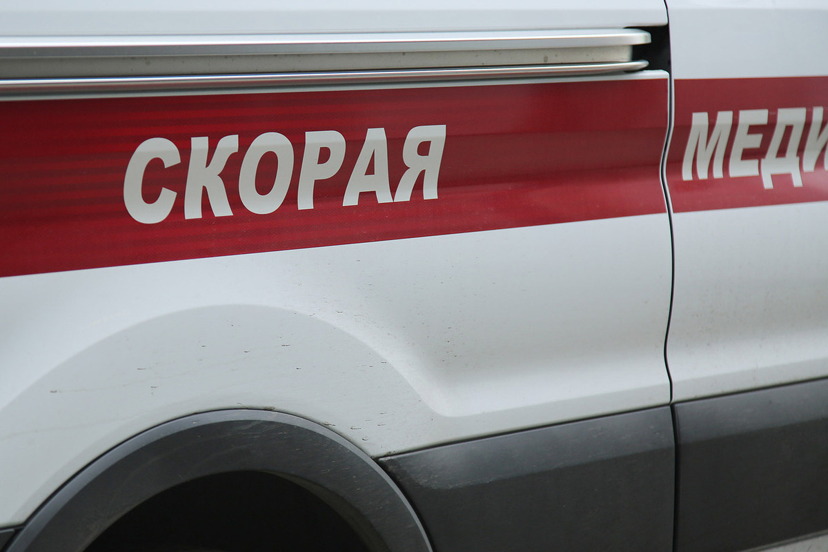 Рабочий получил травмы после падения в шахту лифта на строительном объекте на севере Москвы.