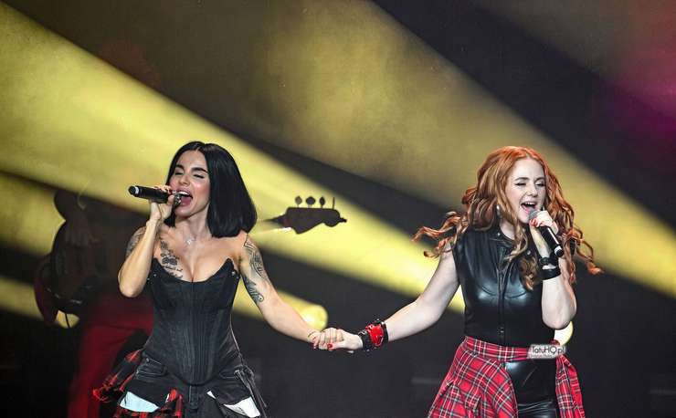 Участницы группы t.A.T.u. поделились мнением о своих отношениях с продюсерами.