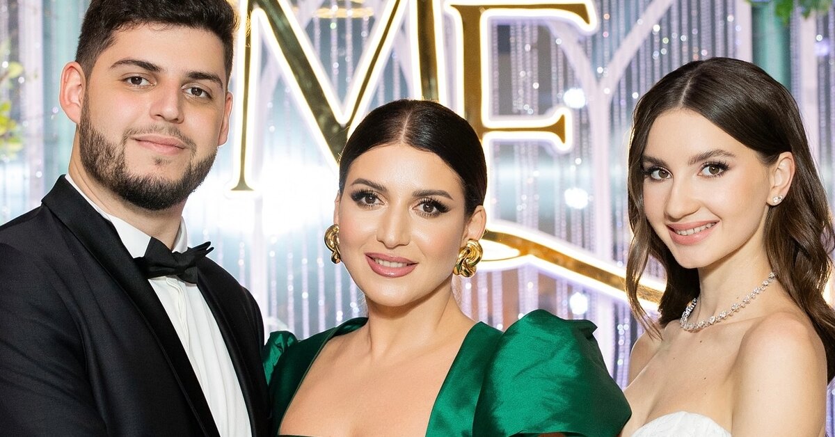 Певица Жасмин сообщила о том, что впервые стала бабушкой.