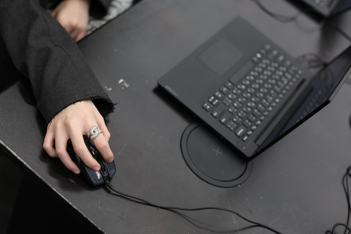 Он повелел нанести свое имя на коже: как педофил разрушал жизнь девочки через интернет.