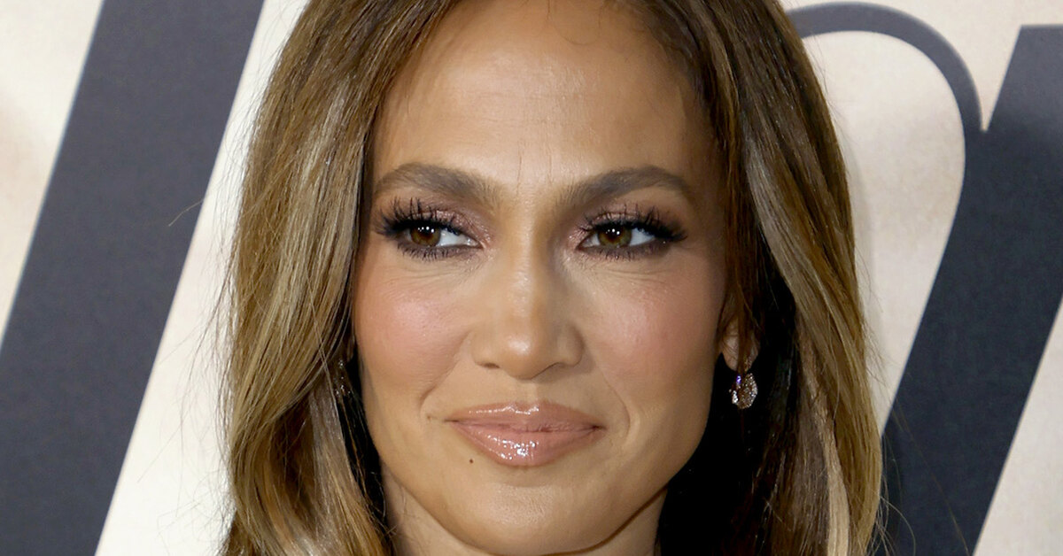 Дженнифер Лопес раскрыла имя актёра, с которым у неё был «самый романтичный поцелуй» в кино.