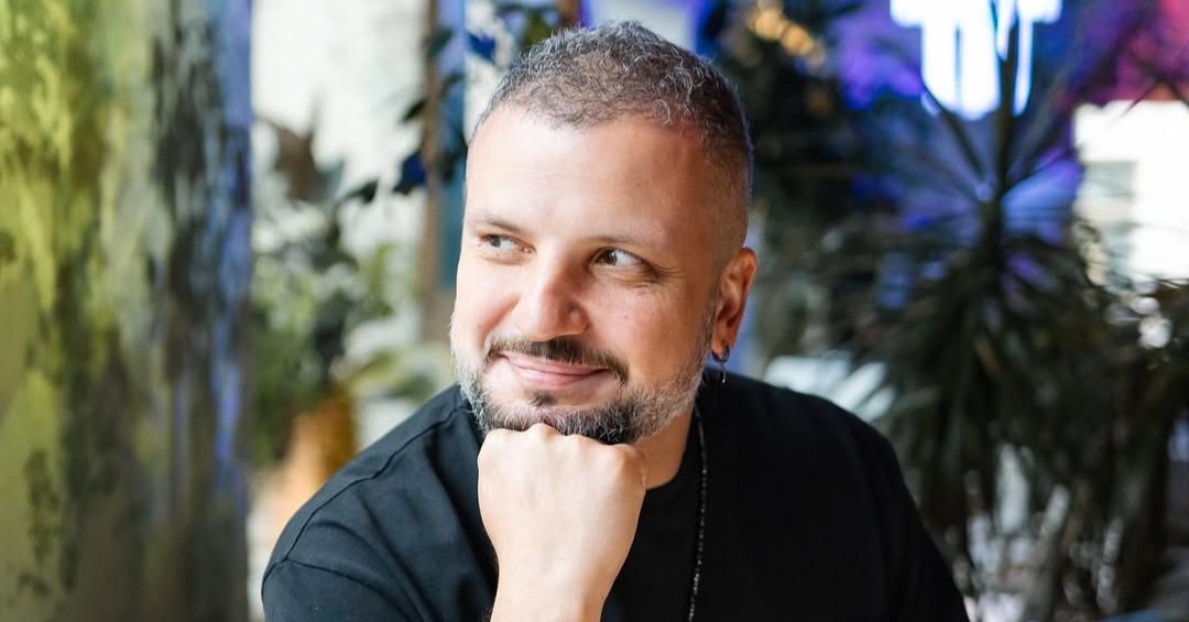 Дмитрий Позов намекнул на возможность возвращения к妻е после расставания.