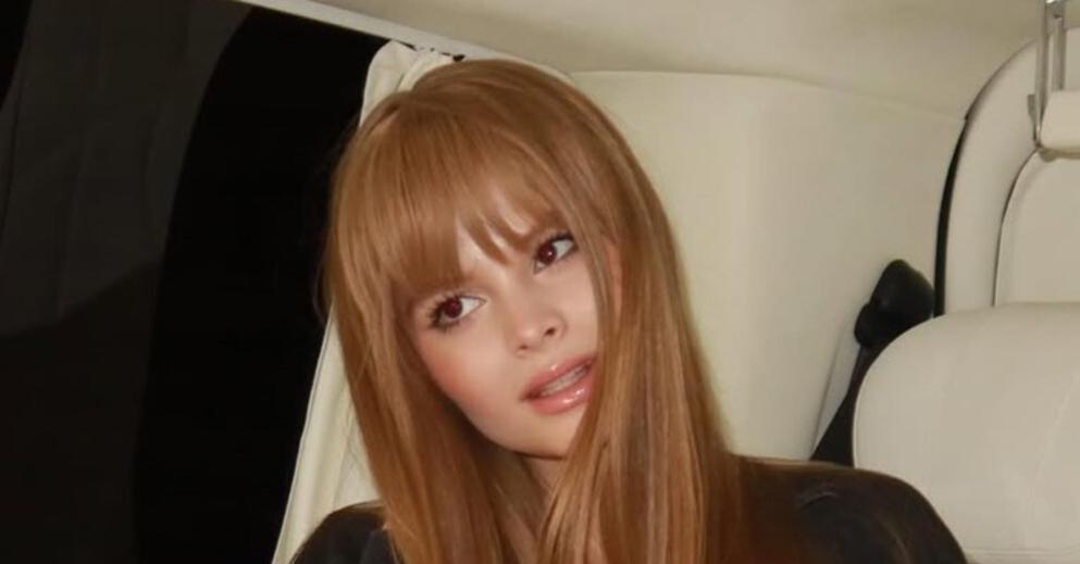 Милана Стар выбрала «мясное» платье для Хэллоуина.