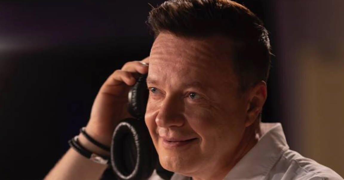 Участник программы «Три аккорда» Сергей Войтенко стал отцом большого семейства.