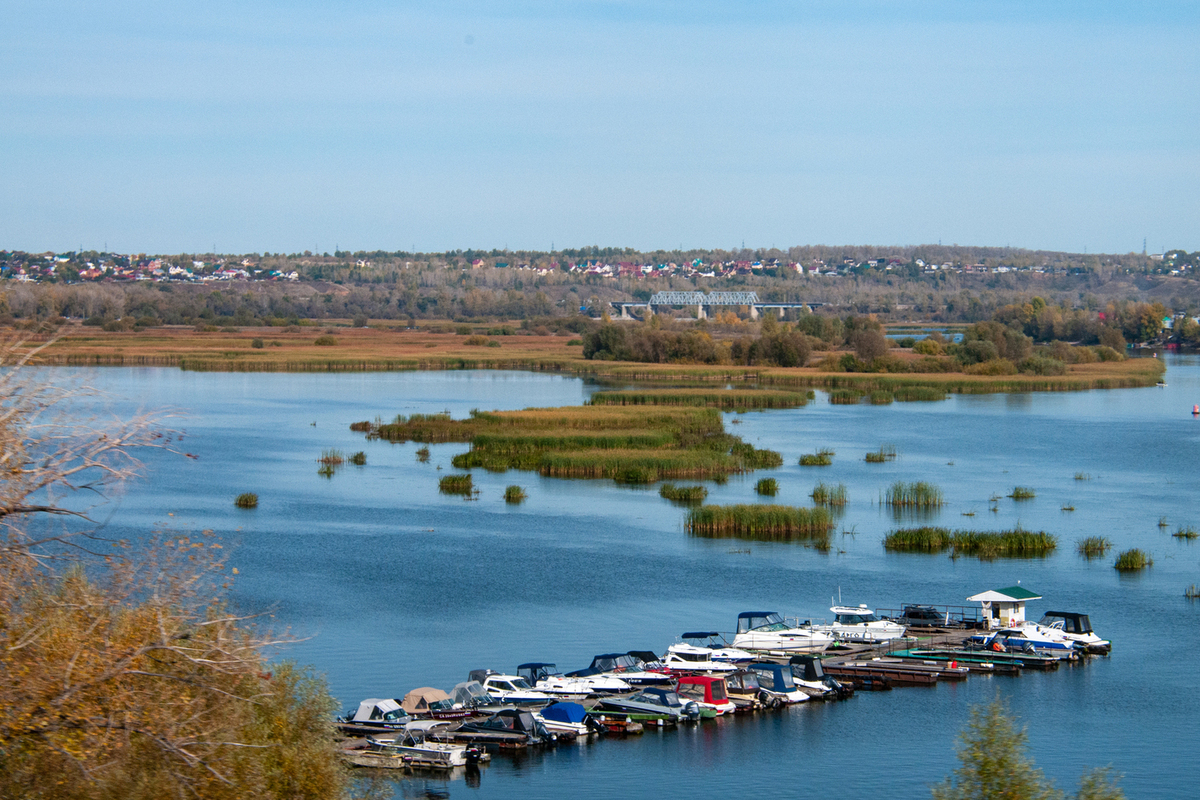 Корабль с 9 туристами затонул.