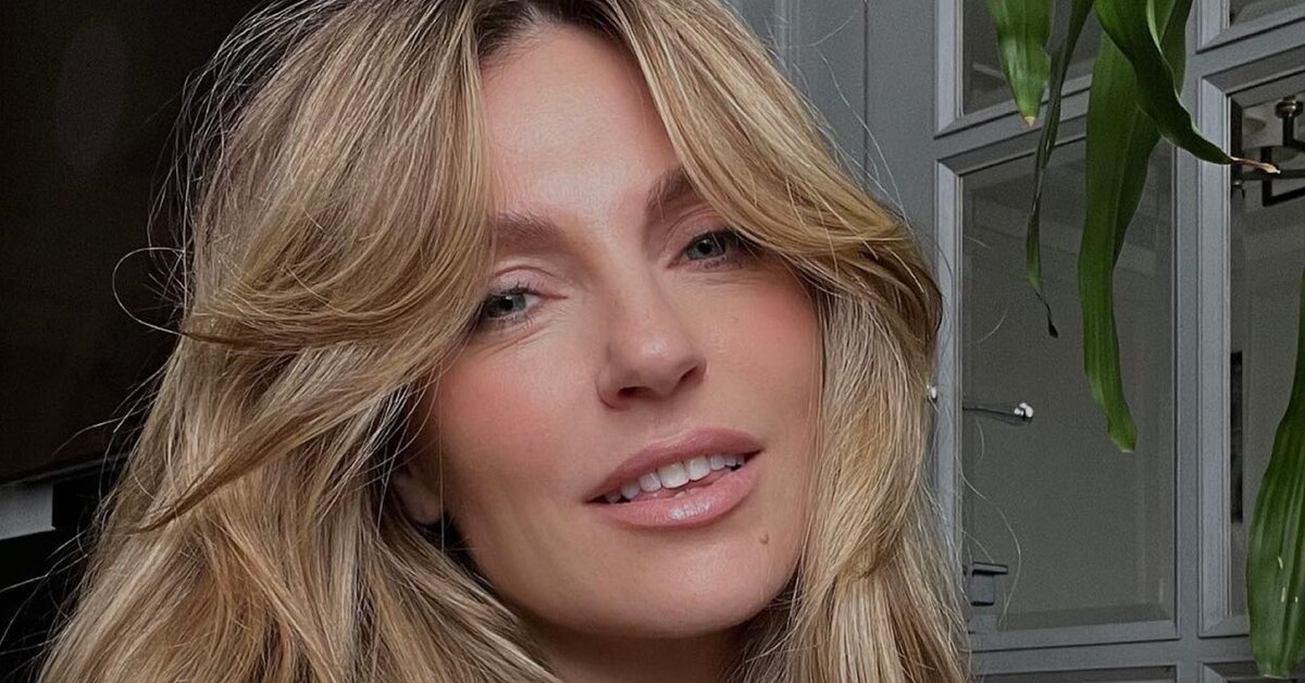 Саша Савельева рассказала о своих мыслях о том, что из-за послеродовой депрессии чувствовала себя неудачной мамой.