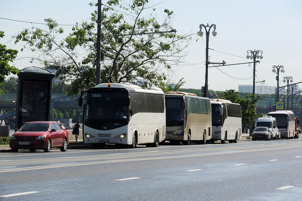 В стране Латинской Америки вооруженные преступники атаковали автобус с иностранными туристами.