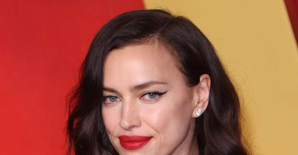 Ирина Шейк в образе рокерши и меховых штанах.