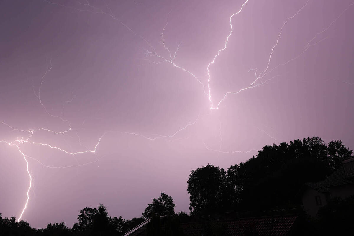 Необычные грозы нарушили спокойствие жителей ЦФО перед зимой