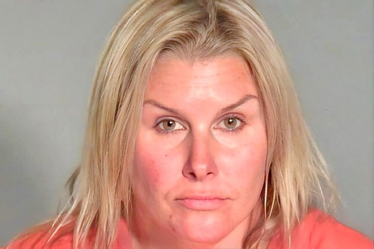 41-летняя преподавательница четыре раза изнасиловала 15-летнего ученика.