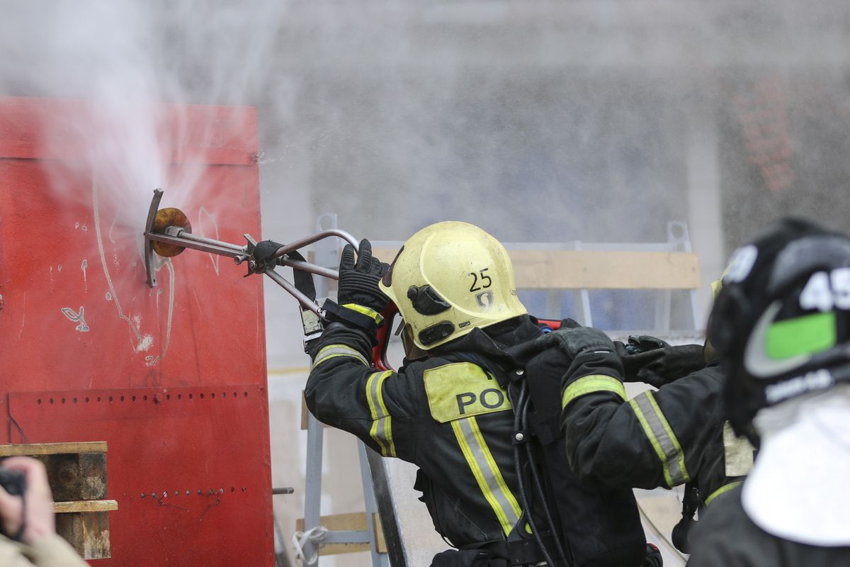 В российском городе разразился пожар на территории 4800 квадратных метров.