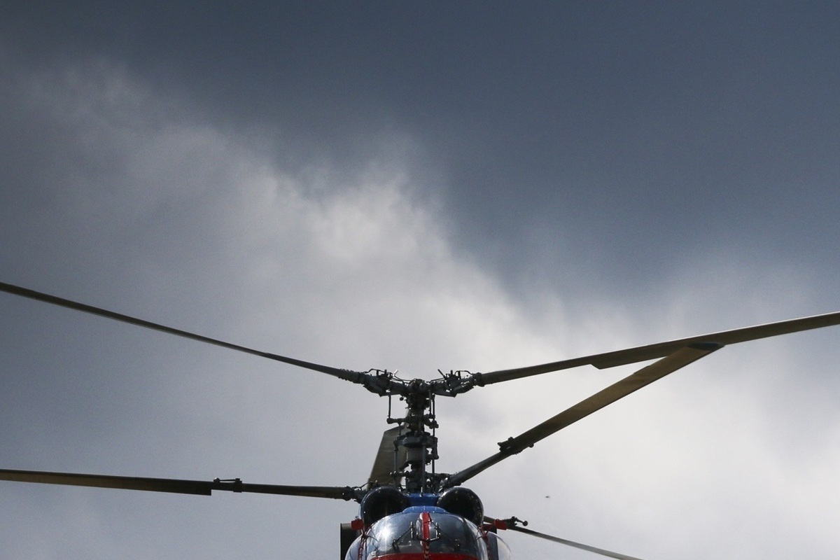 Шесть человек погибли в результате аварии военного вертолета.