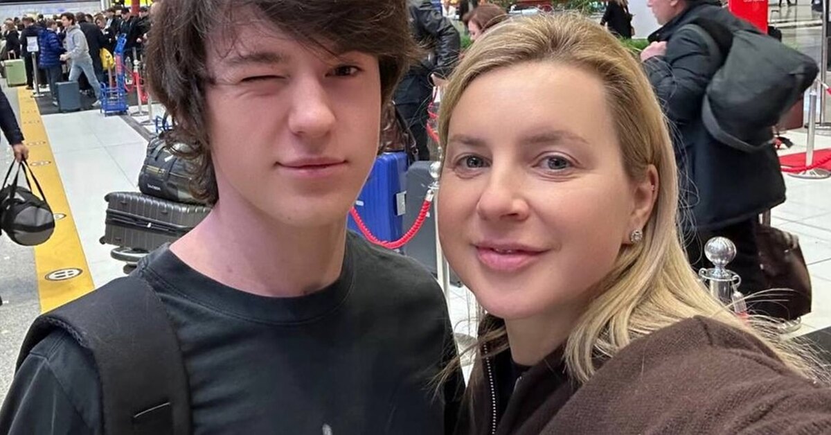 Ирина Слуцкая поздравила сына с днем его рождения, отметив 18 лет.