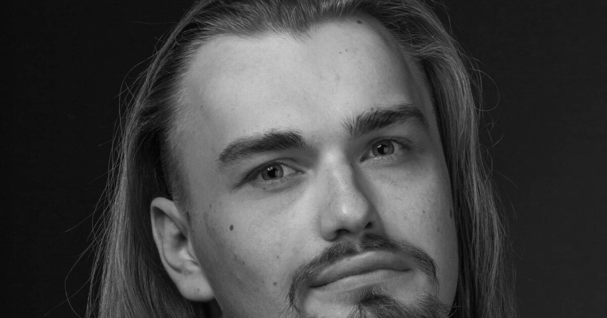 27-летний актер сериала «Смычок» Петр Вечерков скончался после операции.