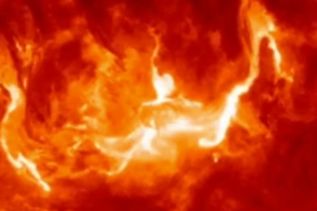 Сильный взрыв раздался в многоэтажном доме: жильцы удалось спастись.