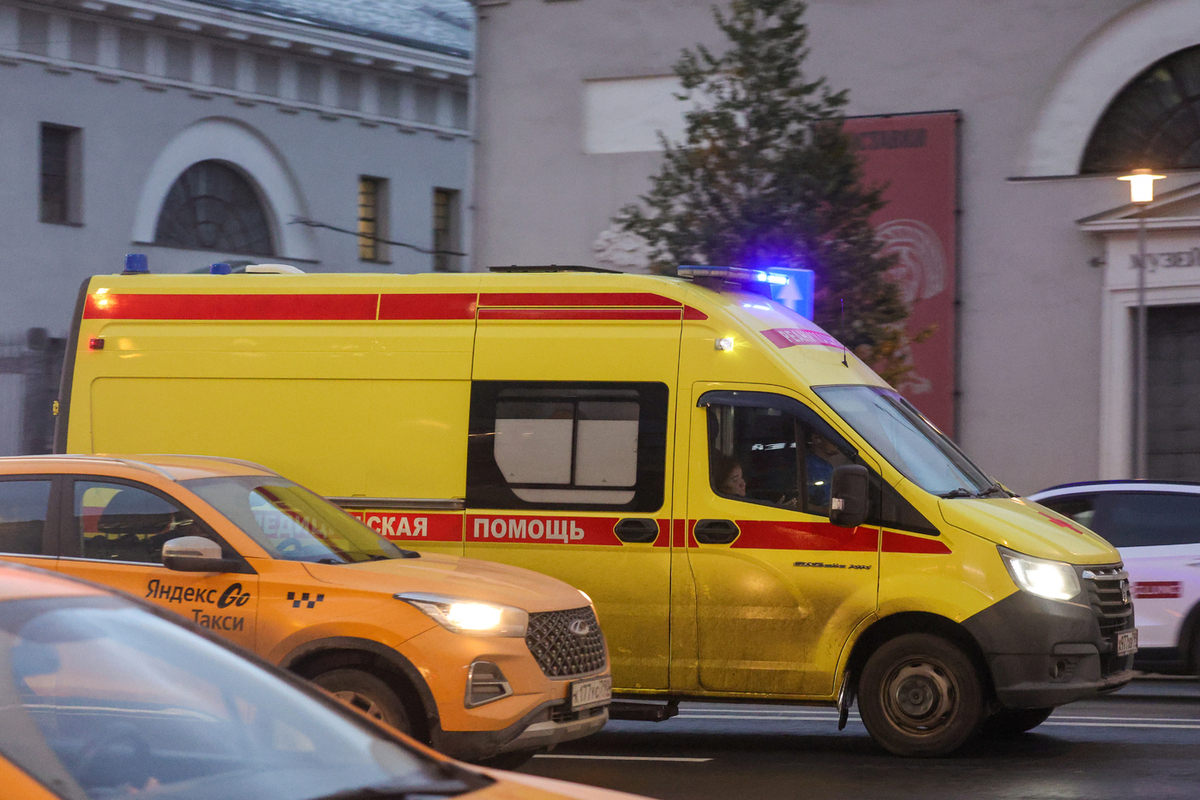 В Петербурге автомобиль скорой помощи столкнулся с легковым автомобилем.