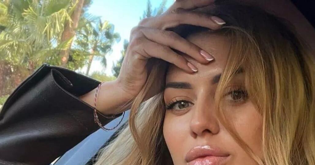 Виктория Боня впервые поделилась уникальными детскими снимками дочери Анджелины.