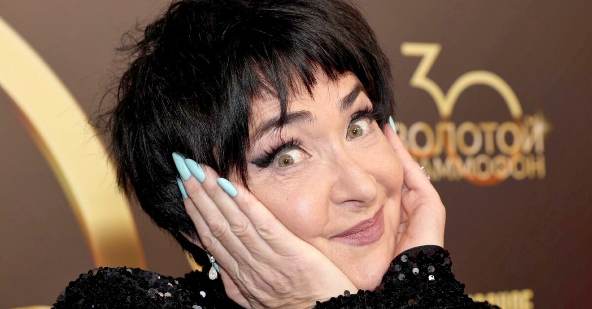 Лолита попросила друзей не дарить ей подарки на день рождения.