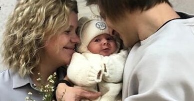 Актер сериала «Жуки» Вадим Дубровин поделился трогательными фото и видео с дочками.