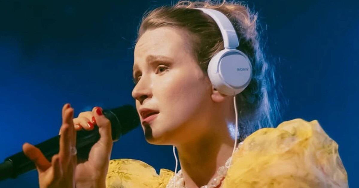 Монеточка отменяет концерт в Риге из-за отека Квинке