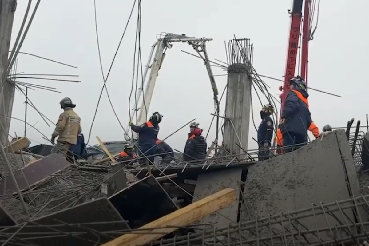 Рятувальники нашли тело другого жертвы под об rubble здания в Южно-Сахалинске.