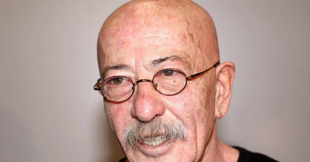 «Хотелось бы повернуться влево и ударить вас в правую щеку»: Александра Розенбаума возмутил вопрос о его личной жизни.